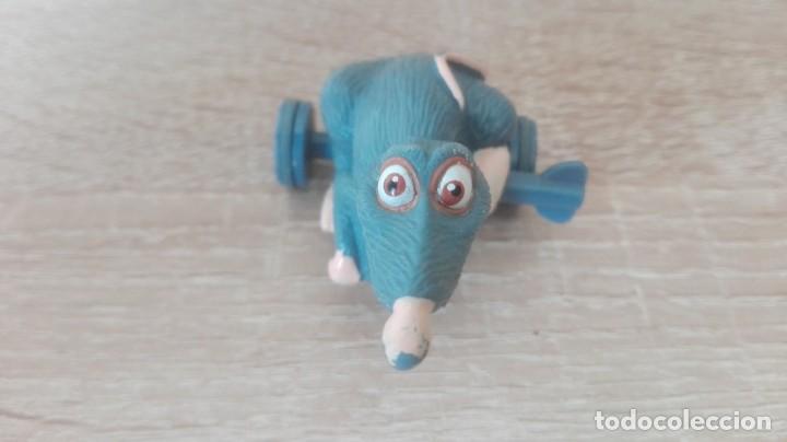 Figuras de goma y PVC: REMY RATATOUILLE - FIGURA PVC R&Iacute;GIDO CON RUEDAS - SIN RESE&Ntilde;A FABRICANTE - A&Ntilde;O 2008.