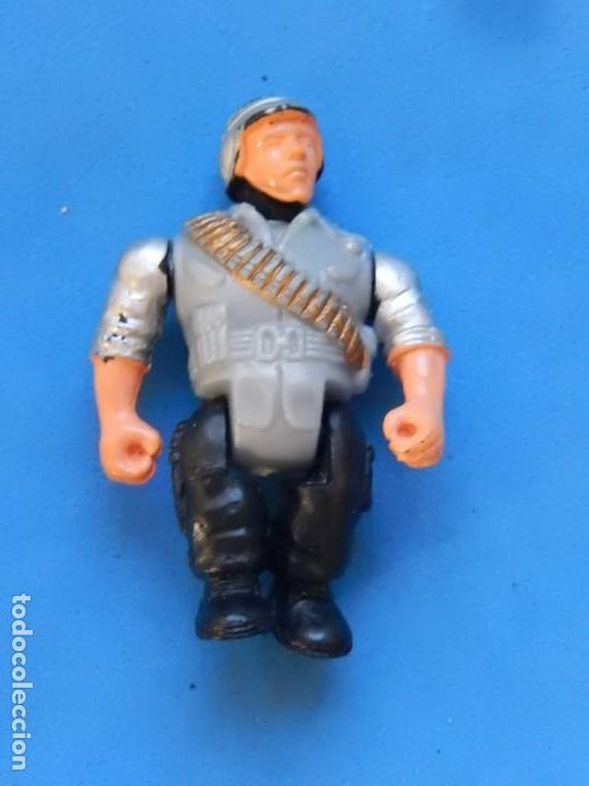 Figuras de goma y PVC: Lote de 5 soldados y algunos complementos. - Foto 3