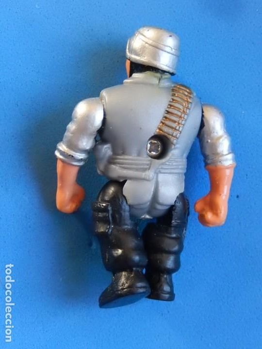 Figuras de goma y PVC: Lote de 5 soldados y algunos complementos. - Foto 4