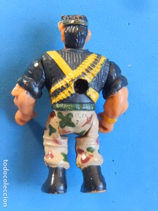 Figuras de goma y PVC: Lote de 5 soldados y algunos complementos. - Foto 6