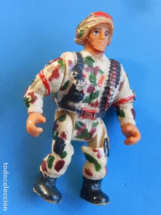 Figuras de goma y PVC: Lote de 5 soldados y algunos complementos. - Foto 7