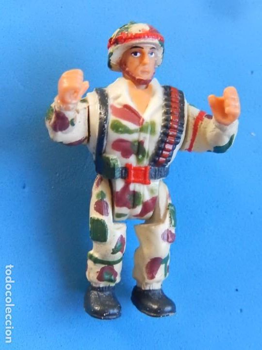 Figuras de goma y PVC: Lote de 5 soldados y algunos complementos. - Foto 9