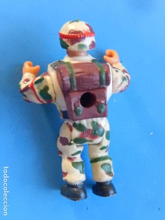 Figuras de goma y PVC: Lote de 5 soldados y algunos complementos. - Foto 10