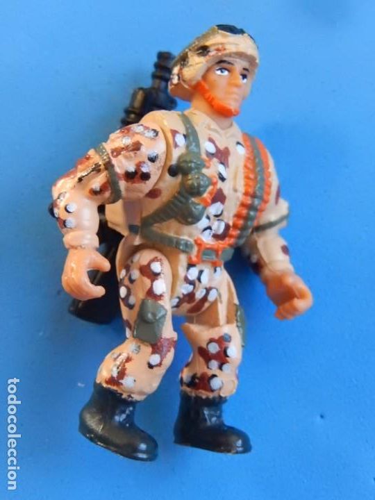 Figuras de goma y PVC: Lote de 5 soldados y algunos complementos. - Foto 11