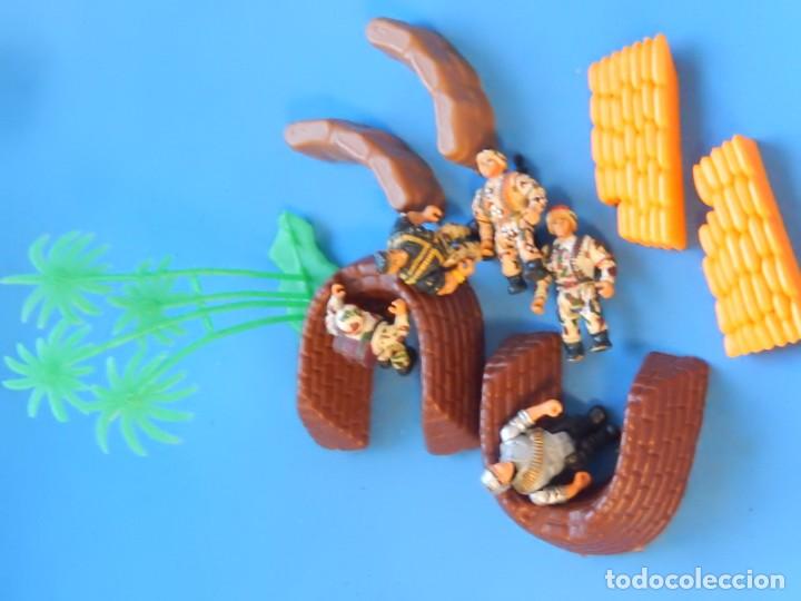 Figuras de goma y PVC: Lote de 5 soldados y algunos complementos. - Foto 18