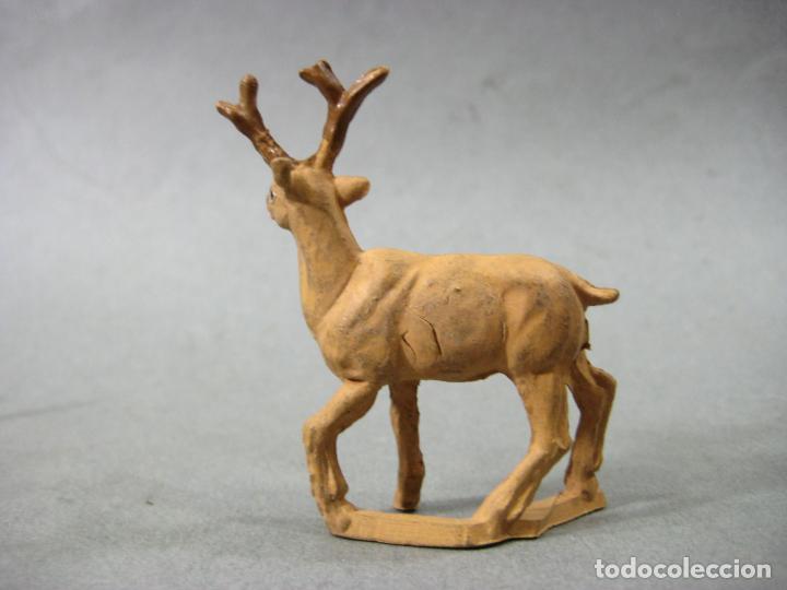 Figuras de goma y PVC: CIERVO. ANIMALES DE GOMA DE LA MARCA PECH. MIDE 4,5 CMS DE ALTO - Foto 2