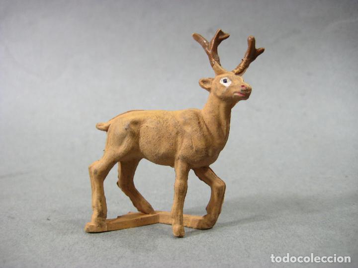 Figuras de goma y PVC: CIERVO. ANIMALES DE GOMA DE LA MARCA PECH. MIDE 4,5 CMS DE ALTO - Foto 1