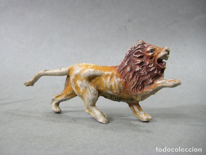 Figuras de goma y PVC: LEON. ANIMALES DE GOMA DE 60 MM DE LA MARCA PECH. - Foto 1