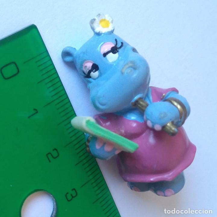 Kinder &Uuml;berraschung: FIGURA HAPPY HIPPO HIPO MINIATURA KINDER MONOBLOC FERRERO mu&ntilde;eco oficinista secretaria vestido rosa