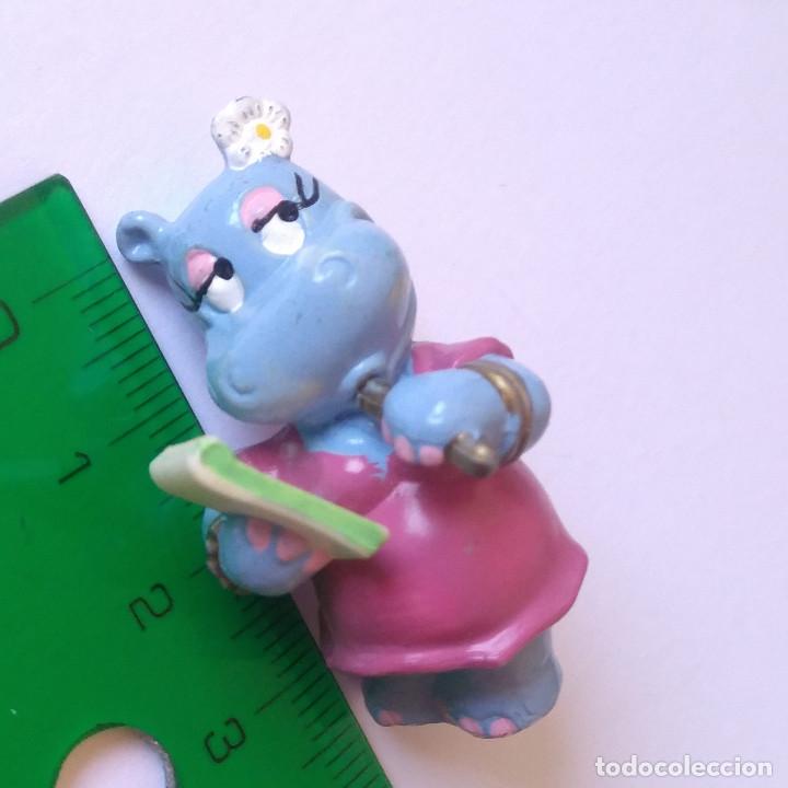 Kinder &Uuml;berraschung: FIGURA HAPPY HIPPO HIPO MINIATURA KINDER MONOBLOC FERRERO mu&ntilde;eco oficinista secretaria vestido rosa