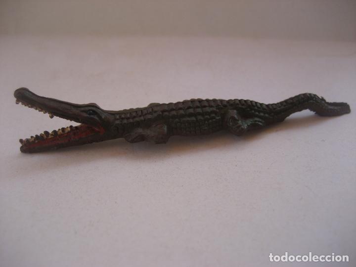Figuras de goma y PVC: Cocodrilo pech. Goma. - Foto 2