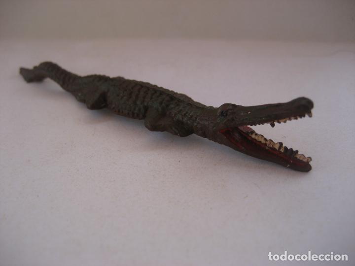 Figuras de goma y PVC: Cocodrilo pech. Goma. - Foto 1