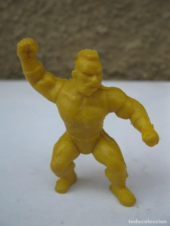 Figuras de goma y PVC: FIGURA DE PL&Aacute;STICO TIPO DUNKIN. - Foto 1