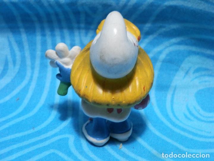 Figuras de goma y PVC: PITUFINA CON FLOR PEYO 1993 - Foto 2
