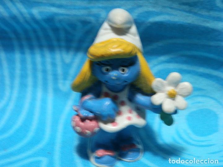 Figuras de goma y PVC: PITUFINA CON FLOR PEYO 1993 - Foto 1