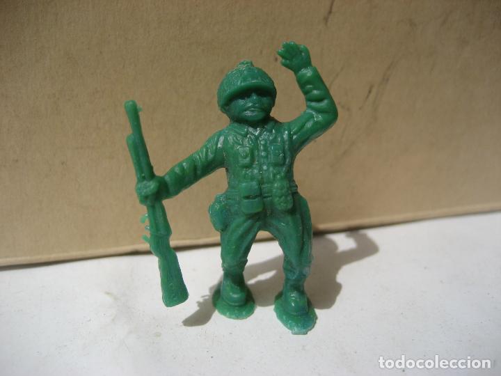Figuras de goma y PVC: Soldado Verde. Dunkin - Foto 1