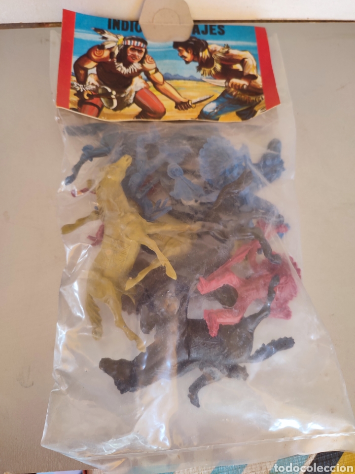 Figuras de goma y PVC: Antigua bolsa e Indios Salvajes - Foto 2