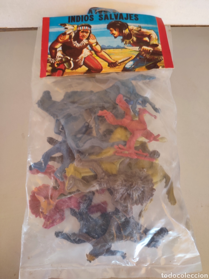 Figuras de goma y PVC: Antigua bolsa e Indios Salvajes - Foto 1
