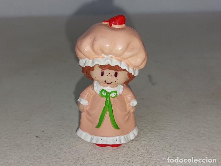 Figuras de Goma y PVC: ANTIGUA FIGURA DE GOMA DE TARTA DE FRESA A.G.C A&Ntilde;O 1981 STRAWBERRY SHORTCAKE