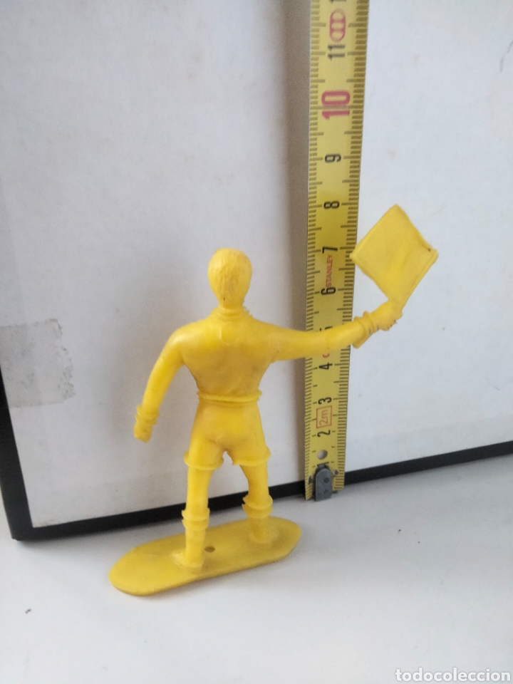 Figuras de goma y PVC: Arbitro asistente Comansi. - Foto 2