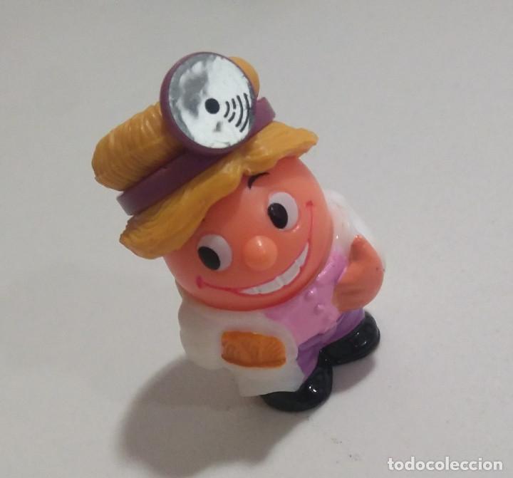 Figuras de goma Kinder: figura ferrero kinder cabezon doctor medico coleccion cabezones rubio rubito bata