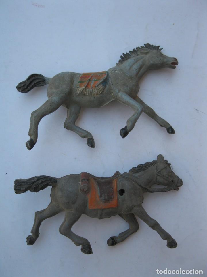 Figuras de goma y PVC: LOTE DE 2 CABALLOS. - Foto 2