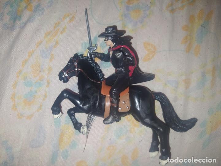 Figuras de goma y PVC: EL ZORRO - Foto 1