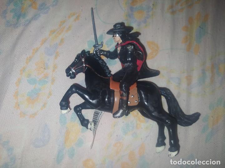Figuras de goma y PVC: EL ZORRO - Foto 2