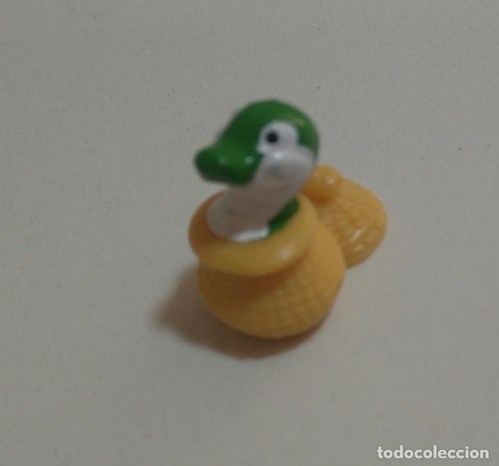 Figuras de goma Kinder: serpiente en cesta miniatura de tibur ali kinder accesorio complemento mini - Foto 1