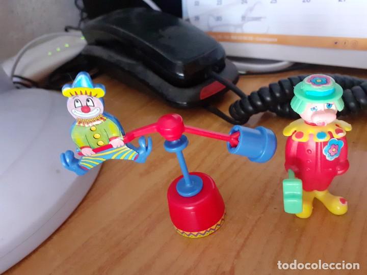 Figuras de goma Kinder: dos payasos de los huevos kinder - Foto 1