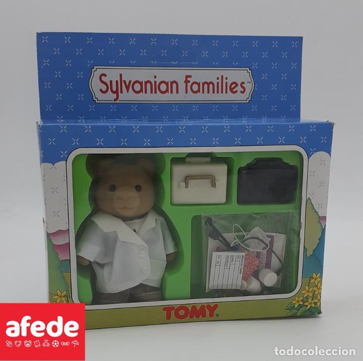 Figuras de Goma y PVC: SYLVANIAN FAMILIES TOMMY. DOCTOR MURDOCH CON ACCESORIOS.