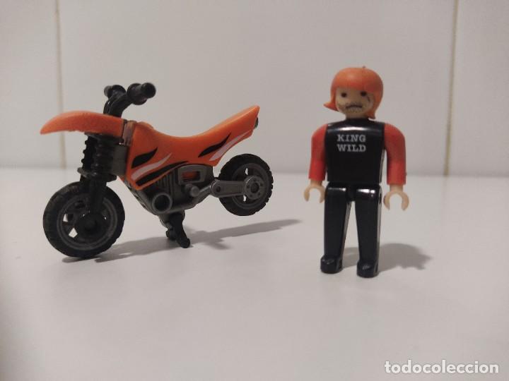 Figuras de Goma y PVC: mu&ntilde;eco y moto.