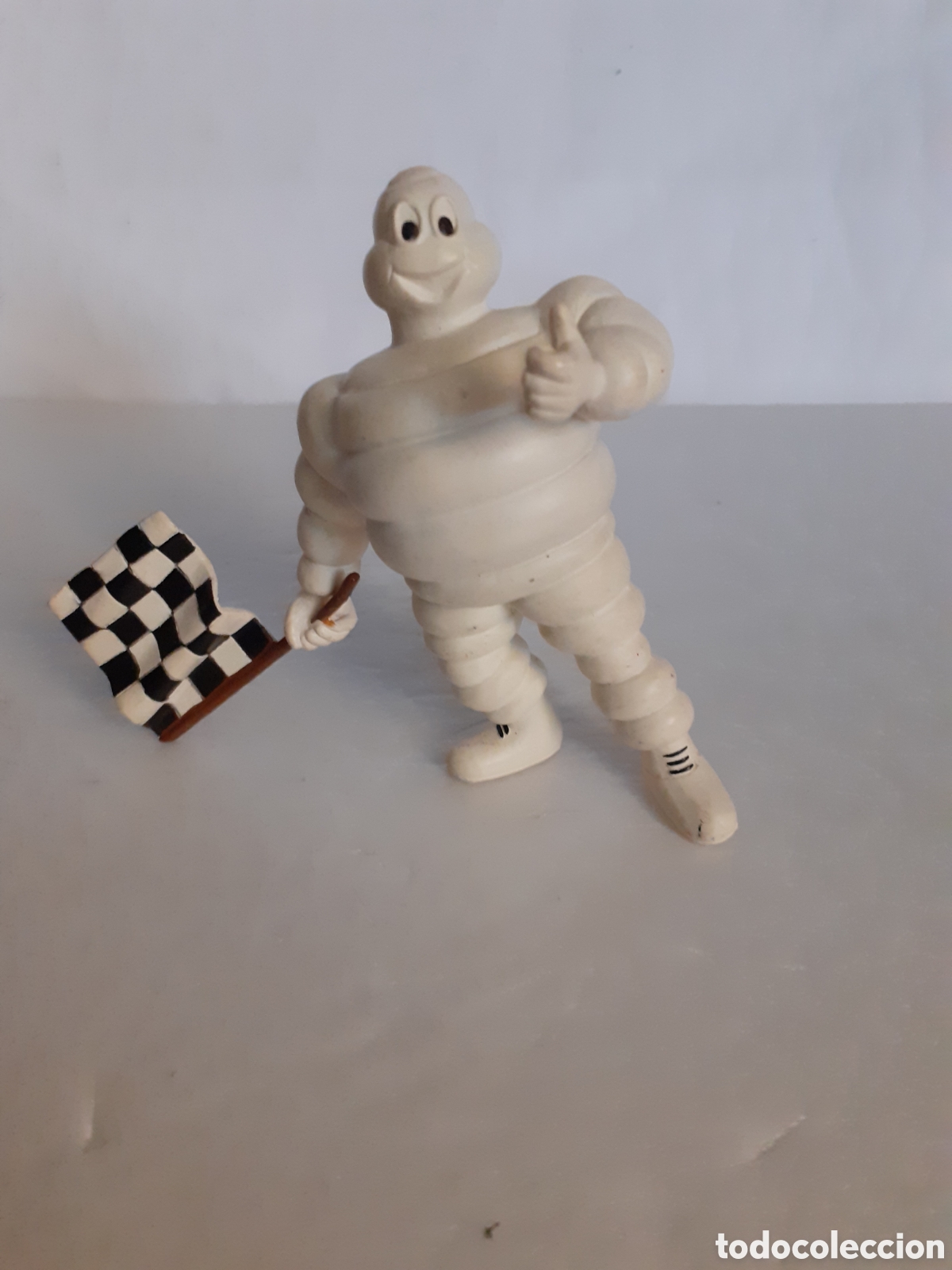 michelín - figura bibendum sentado en una rueda - Acheter Autres figurines  en caoutchouc et PVC sur todocoleccion