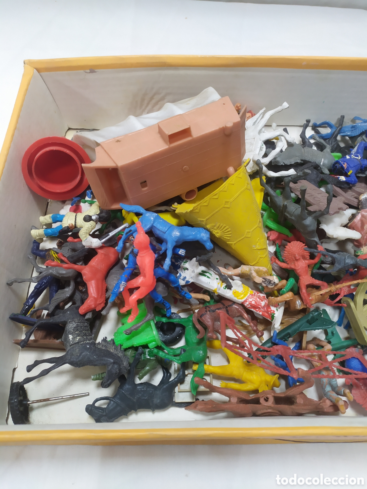 Figuras de goma y PVC: Lote de figuras de indios y vaqueros ZXY - Foto 3