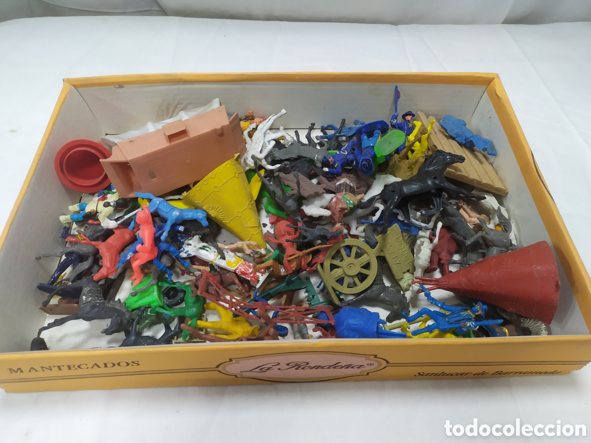 Figuras de goma y PVC: Lote de figuras de indios y vaqueros ZXY - Foto 1