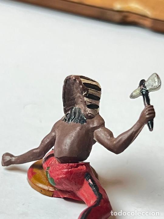 Figuras de goma y PVC: INDIO PECH? CON HACHA - Foto 2
