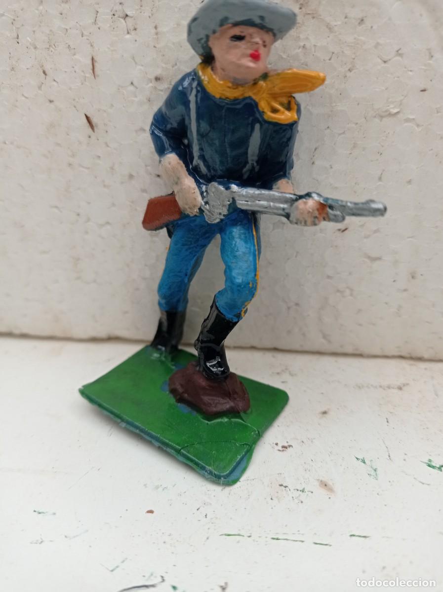 Figuras de goma y PVC: Soldado del s&eacute;ptimo de caballer&iacute;a de pech - Foto 1