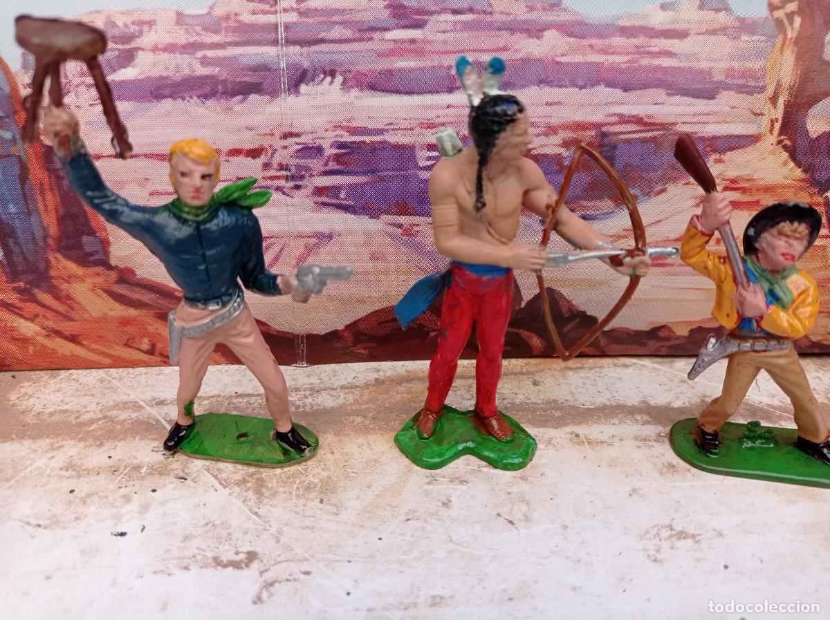 Figuras de goma y PVC: Vaqueros y indio de comansi - Foto 1