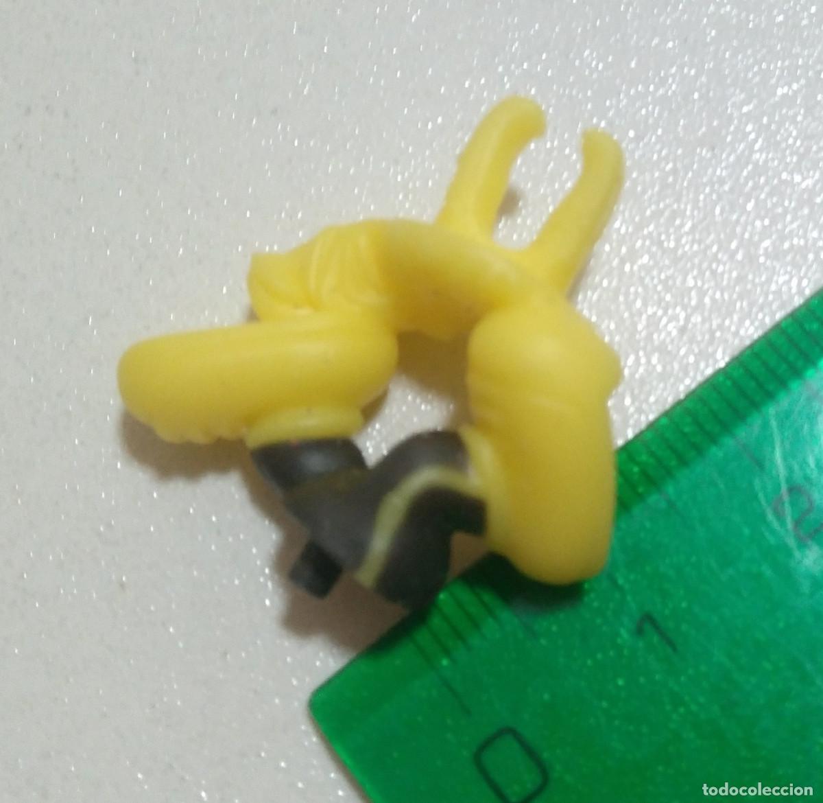 Figuras de goma Kinder: pitufo kinder corredor pieza de mu&ntilde;eco - Foto 1