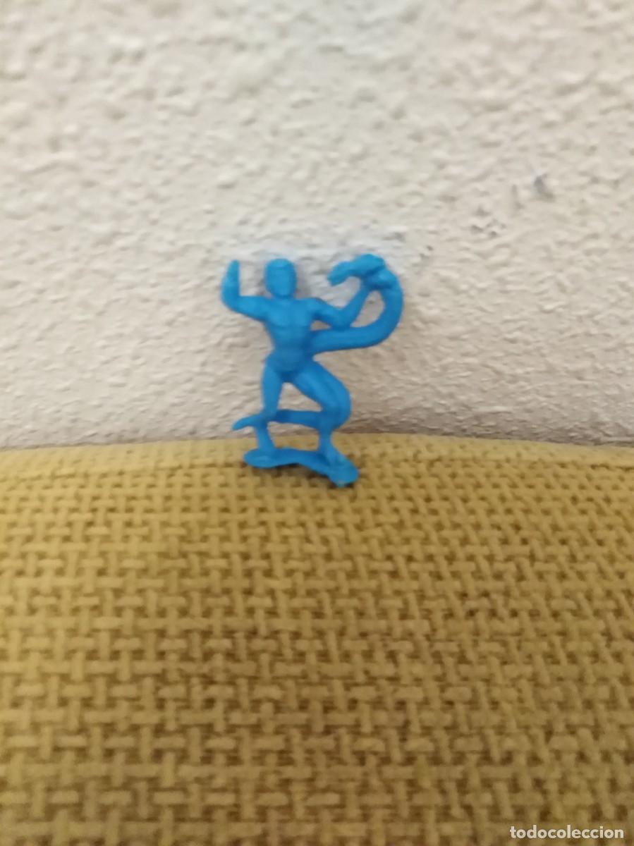 Figuras de goma y PVC: Mu&ntilde;eco Dunkin Phoskitos Tarzan - Foto 1