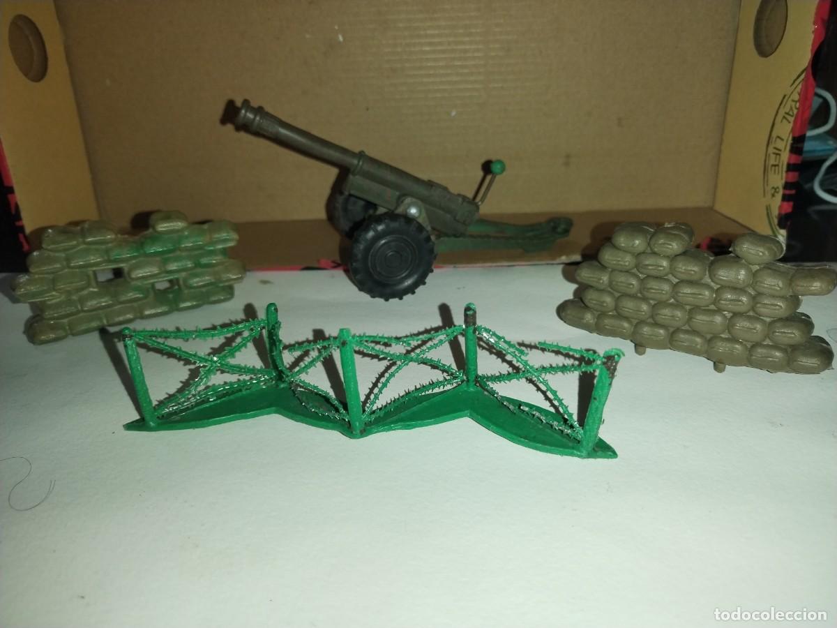 Figuras de goma y PVC: Alambradas, sacos, ca&ntilde;&oacute;n pech - Foto 1