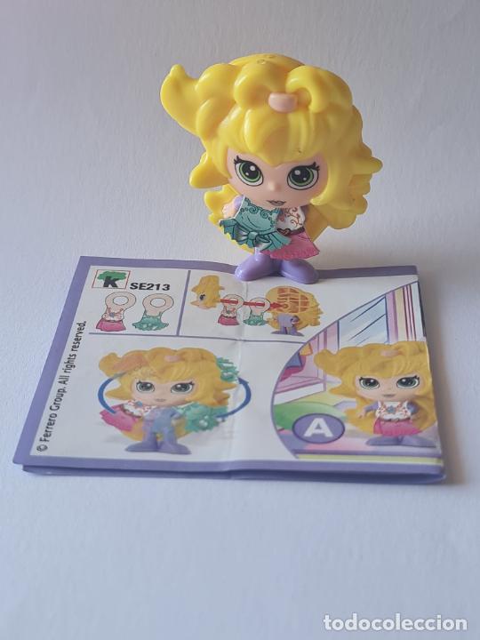 Figure di Gomma e PVC: MU&Ntilde;ECA RUBIA CON TRAJES DE CARTON - SE213 - FIGURA KINDER CON BPZ - 2018