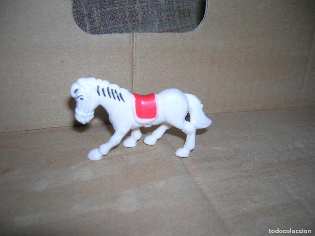 Figuras de goma y PVC: Caballo de Sylvan El Valiente. Danone - DOcon, 1994. - Foto 1
