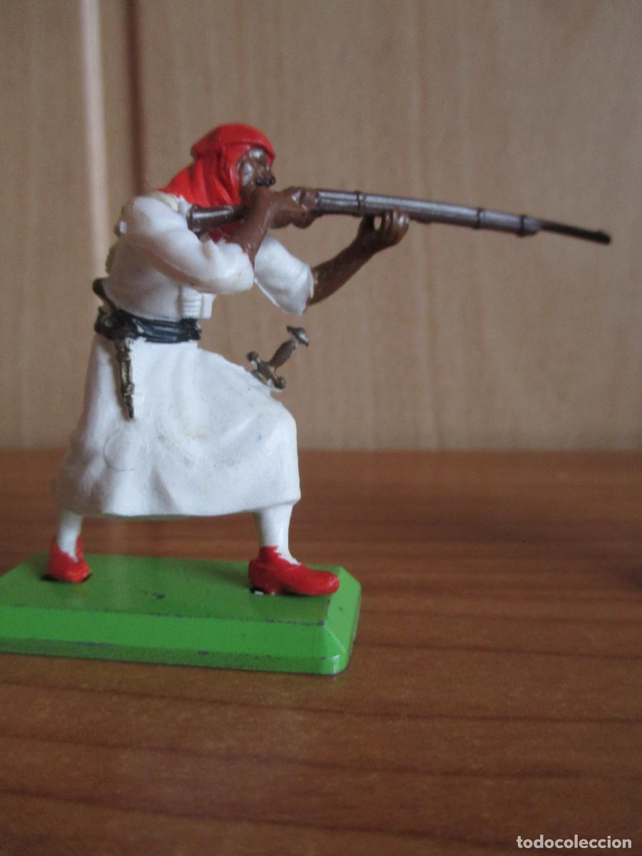 Figuras de goma y PVC: BRITAINS: LOTE 2 FIGURAS ARABES - Foto 2