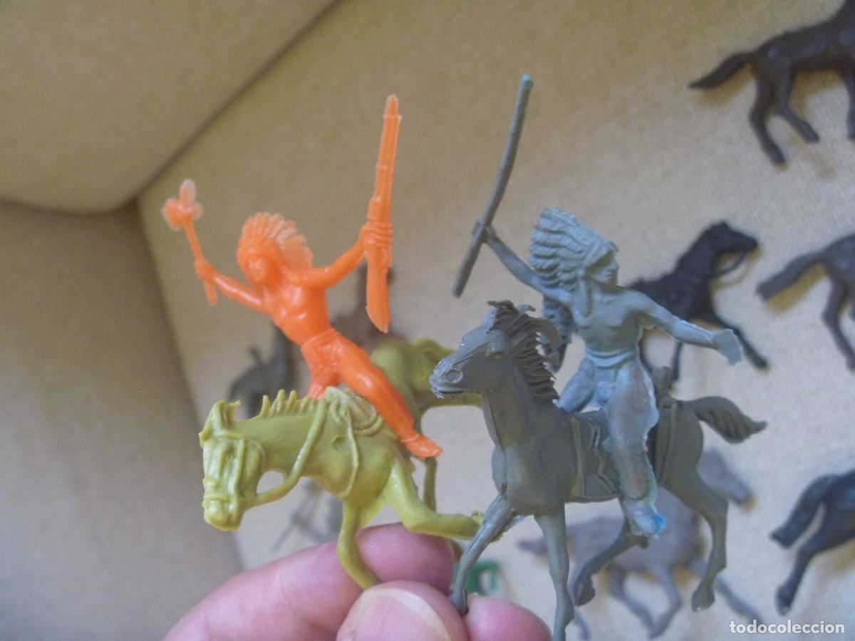 Figuras de goma y PVC: LOTE INDIOS Y VAQUEROS A&Ntilde;OS 70 OFERTA - Foto 2