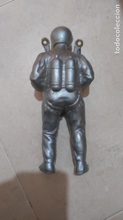 Figuras de goma y PVC: Mu&ntilde;eco paracaidista eolo - Foto 2