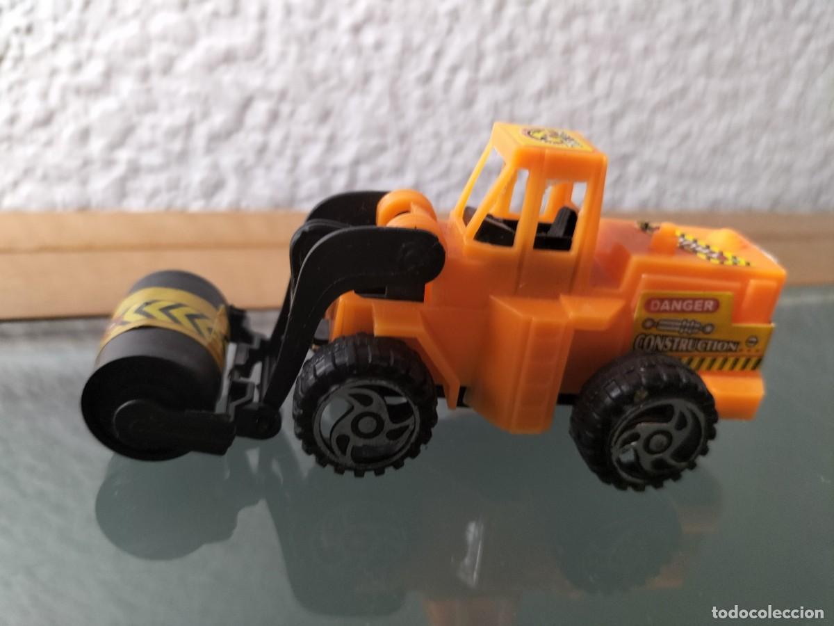 Figuras de Borracha e PVC: 1 MU&Ntilde;ECO FIGURA PVC O GOMA - COCHE O MAQUINA APLANADORA