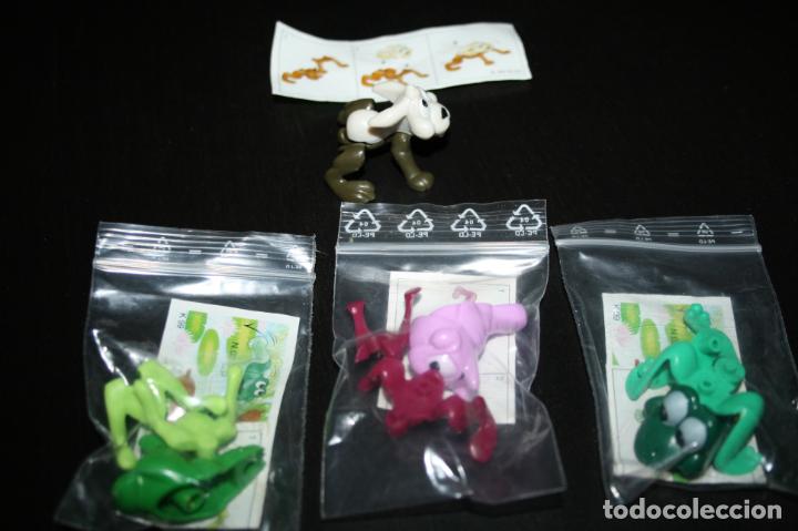 Kinder &Uuml;berraschung: kINDER FERRERO 242 animales saltarines alrededor del estanque del pueblo 1998 completa 4 fig.+ 4 bpz