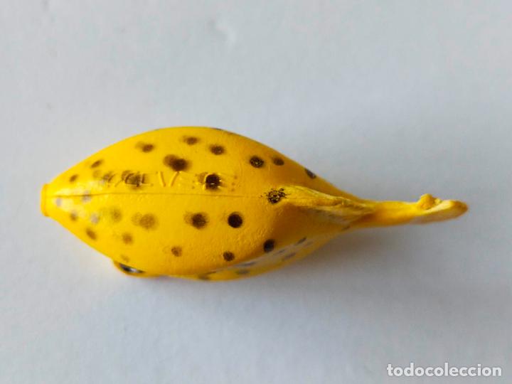Figuras de goma y PVC: FIGURA PEZ AMARILLO - Foto 2