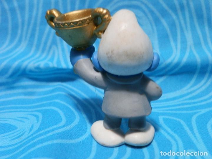 Figuras de goma y PVC: PITUFO CON COPA, PEYO SCHLEICH 2003 - Foto 2